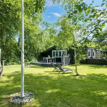 5 Person In Thyholm-by Traum *