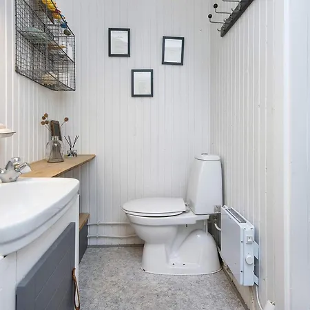 5 Person In Thyholm-by Traum Nyaraló