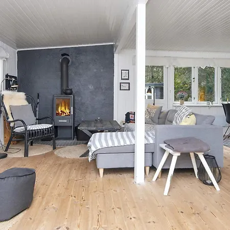 5 Person In Thyholm-by Traum