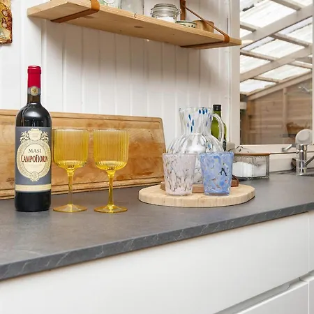 5 Person In Thyholm-by Traum *