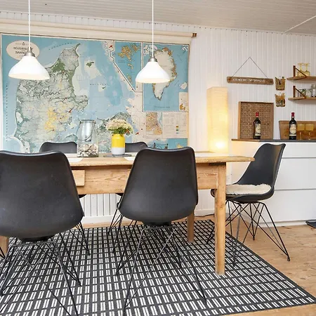 5 Person In Thyholm-by Traum Nyaraló *