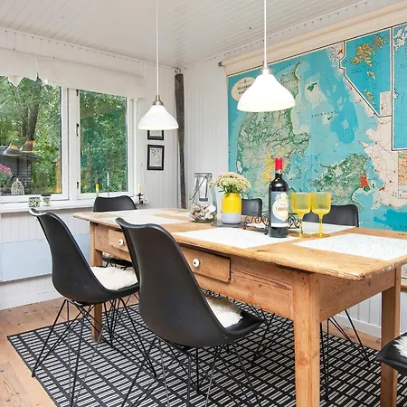 5 Person In Thyholm-by Traum * Thyholm