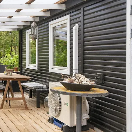 5 Person In Thyholm-by Traum